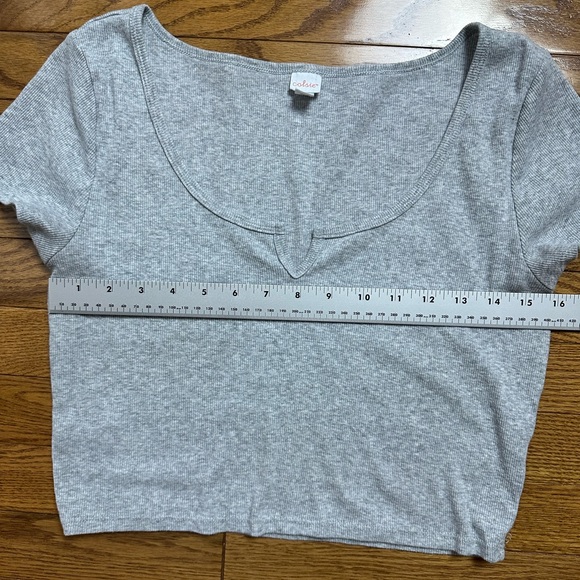 Colsie Gray Ribbed Crop Top - Picture 5 of 6